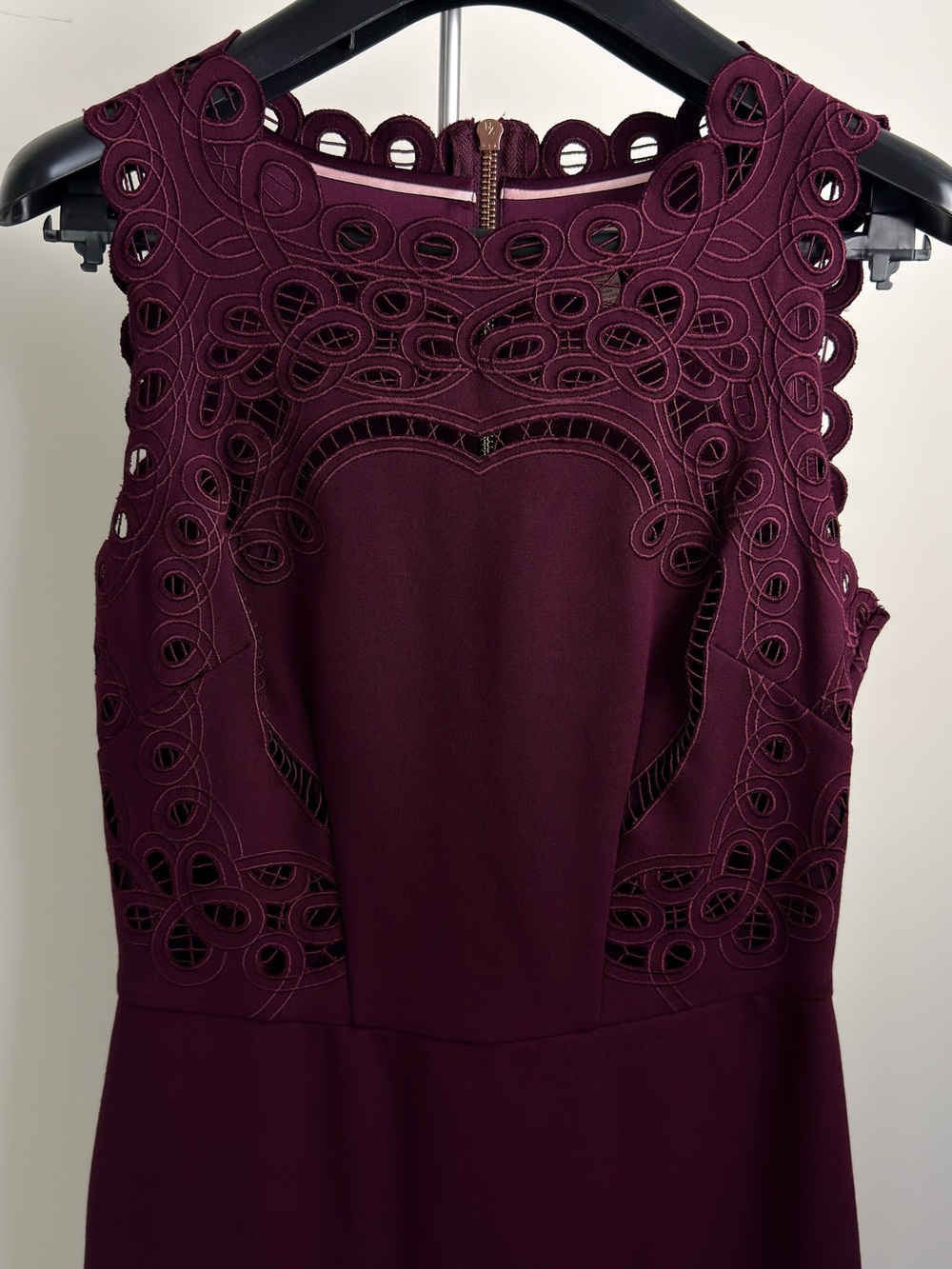 TED BAKER Burgundy Cutout Lace Sheath Dress Sz 1 / US 4 - Picture 3 of 14